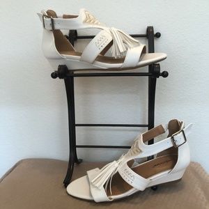 White Comfortview sandals with tassel